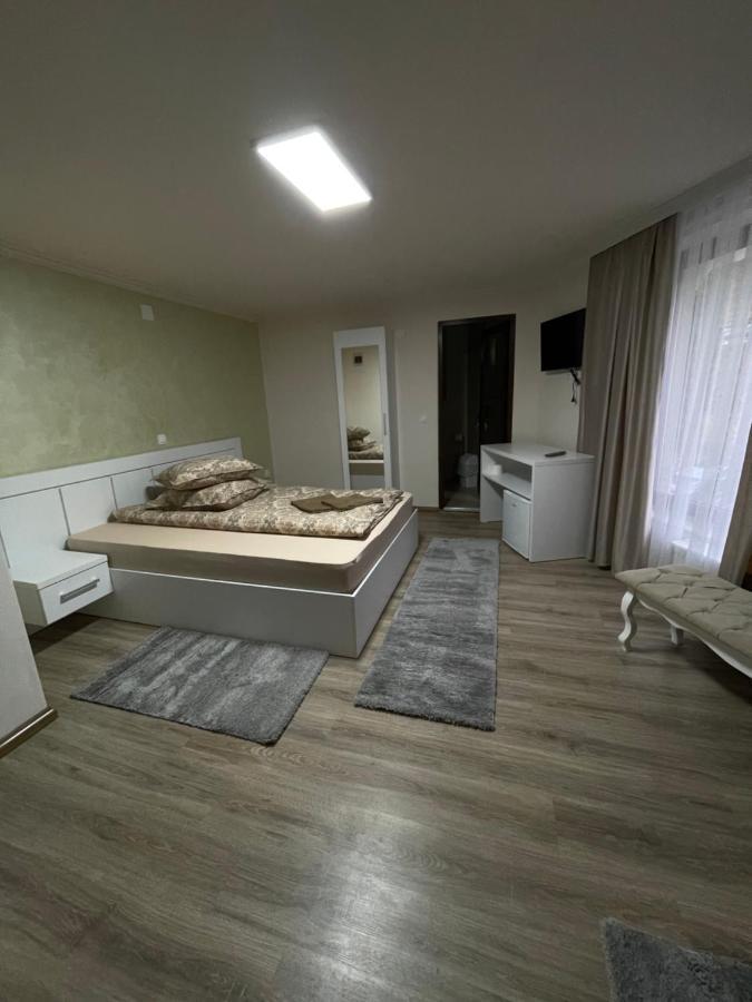 Conacul Pestera Ursilor Chiscau Экстерьер фото