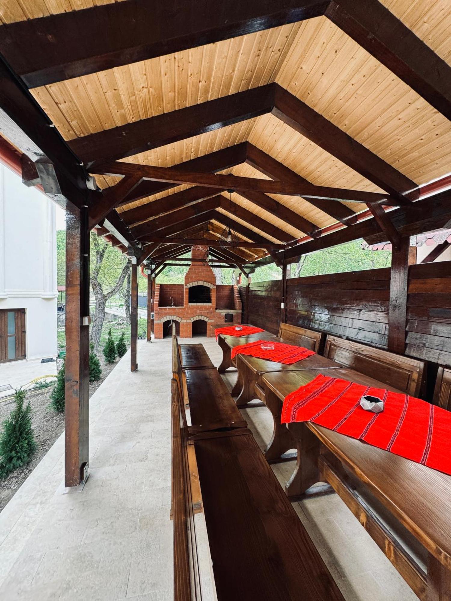 Conacul Pestera Ursilor Chiscau Экстерьер фото